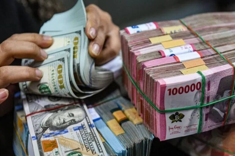 Rupiah Melemah dan Inflasi Mengintai, Alarm Bahaya untuk Ekonomi Masyarakat