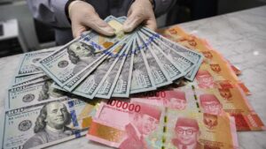 Mengapa Rupiah Masih Melemah? BI Ungkap Tekanan Global dan Kebutuhan Dolar yang Meningkat