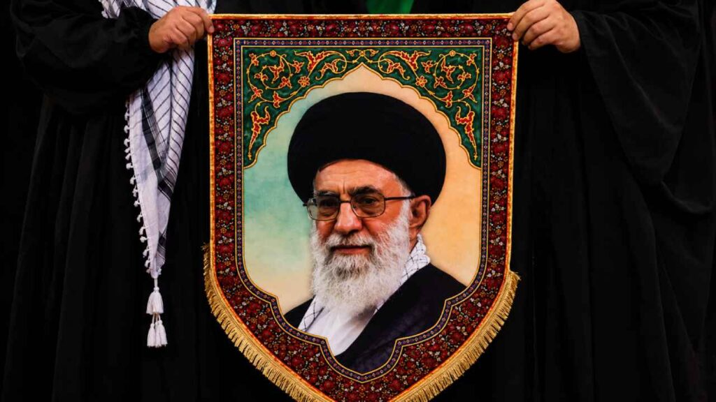 Delegasi Arab Saudi di Pemakaman Khamenei Picu Sorotan Publik Global