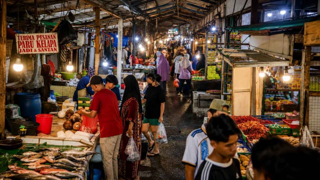 Harga Pangan Awal Pekan Beragam Cabai Turun Daging Naik