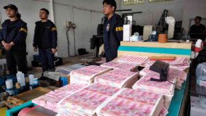 Polisi Terluka Saat Gerebek Pabrik Duit Palsu di Tangsel, Empat Orang Diamankan