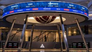 Saham BYAN Dirumorkan Bakal Diborong Haji Isam, Manajemen Buka Suara