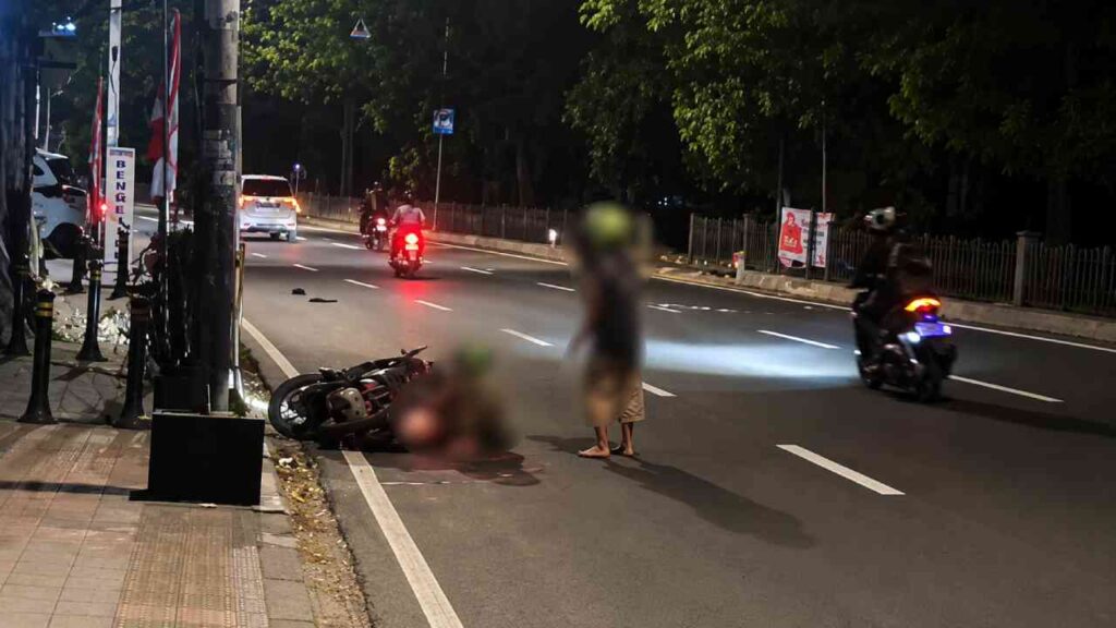 Saksi Ungkap Detik-detik Pria Tanpa Busana Mengamuk dan Serang Pemotor di Jaksel