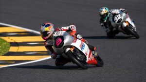 Veda Ega Tampil Tajam di Moto3 Inggris, Honda Beri Pujian